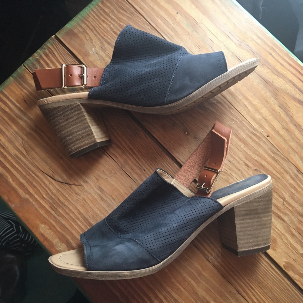 Sofia Milano Sandals